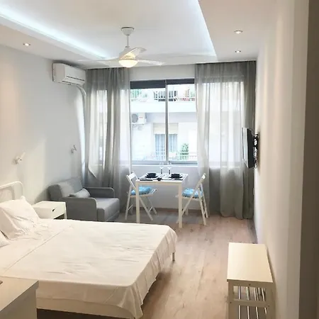 Beachfront Suita. The Luxury Suites Apartment